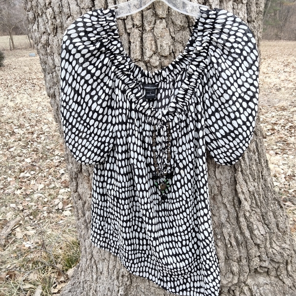 Moda International Tops - ⬇️ Price Drop!⬇️Moda International Peasant Blouse in size L